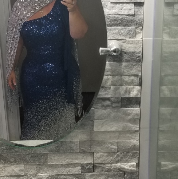 New never worn long maxi - Picture 9 of 9